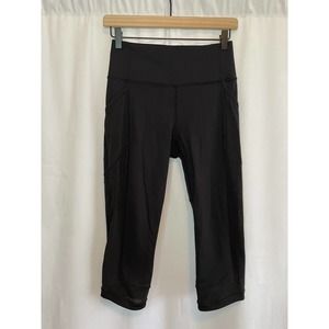 Lululemon Women's Black Crop Mesh Panel Leggings Side Pockets 21 Inch Inseam S/M